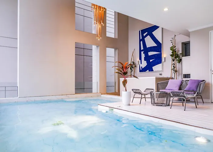 Sukhumvit-thonglor Luxury Pool Club 5 Mins To Bts 素坤逸-通羅 豪華會所泳池別墅 5分鐘到達地鐵 * 방콕