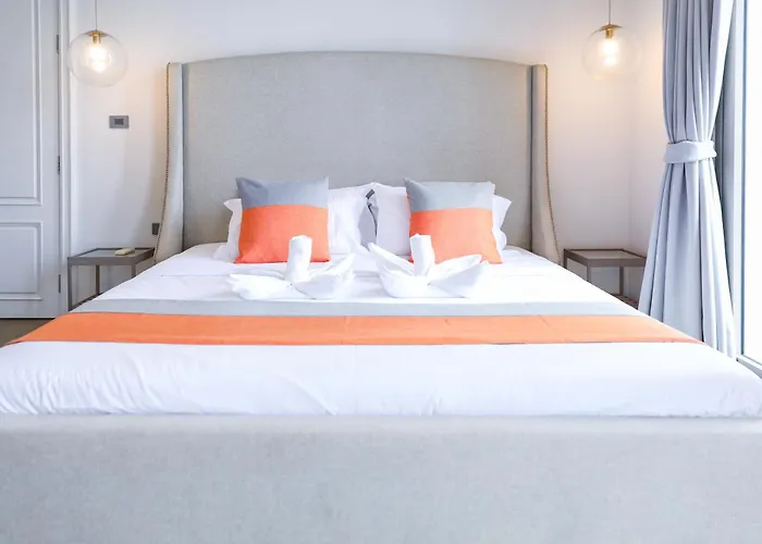 Sukhumvit-thonglor Luxury Pool Club 5 Mins To Bts 素坤逸-通羅 豪華會所泳池別墅 5分鐘到達地鐵 *